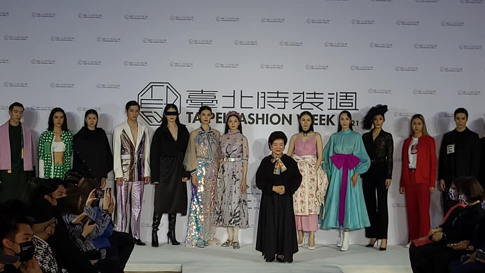 2021台北時裝週秋冬季時裝週展前記者會上，就連金馬影后陳淑芳(中)也獻出伸展台處女秀。(江昭倫 攝)