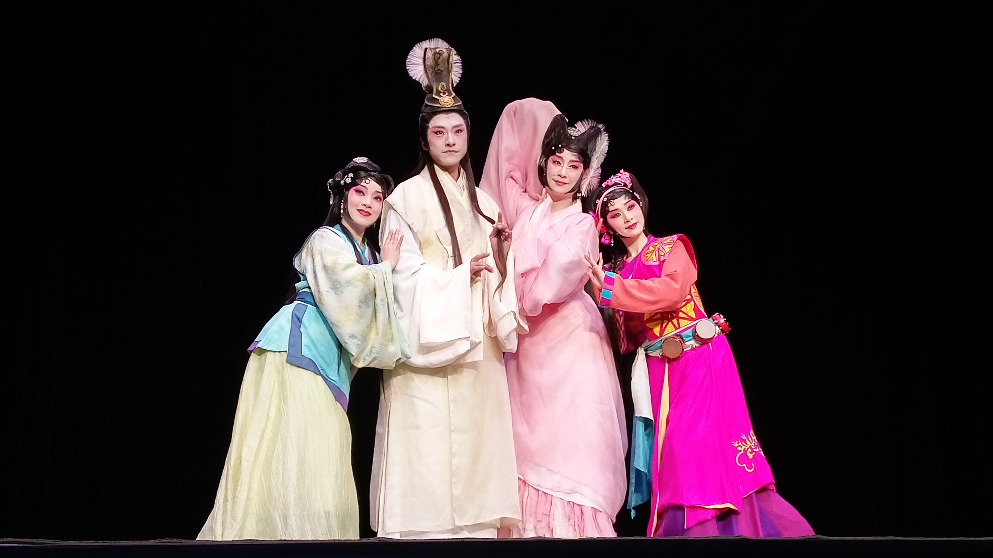 《狐仙》由盛鑑(左二)和黃宇琳(右)領銜主演。(陳國維 攝)