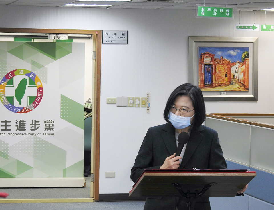 兼任民進黨主席的蔡英文總統17日在民進黨中常會上表示，為因應嚴重的人口老化問題，政府目前正在積極推動長照2.0，會逐步提高服務涵蓋率到70%。（資料照/劉玉秋 攝）
