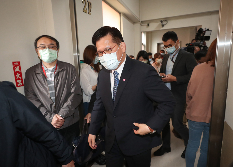 研議多時的台灣與帛琉「旅遊泡泡」將有重大進展，交通部長林佳龍（前中）10日在立法院表示，對於未來開放的準備工作，交通部都已做好配套方案，就等疫情指揮中心開放及兩國外交部的交涉。 (圖：中央社)