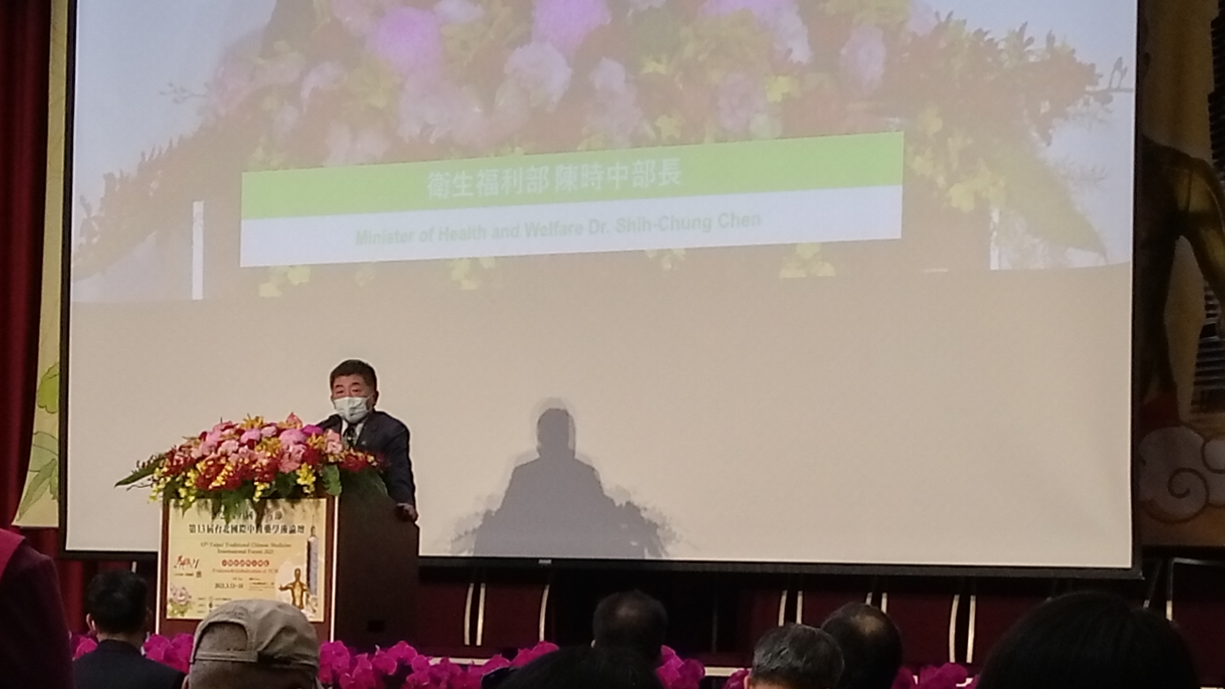 中央流行疫情指揮中心指揮官陳時中參加台北國際中醫藥學術論壇，會前回應旅遊泡泡議題。(陳國維 攝)