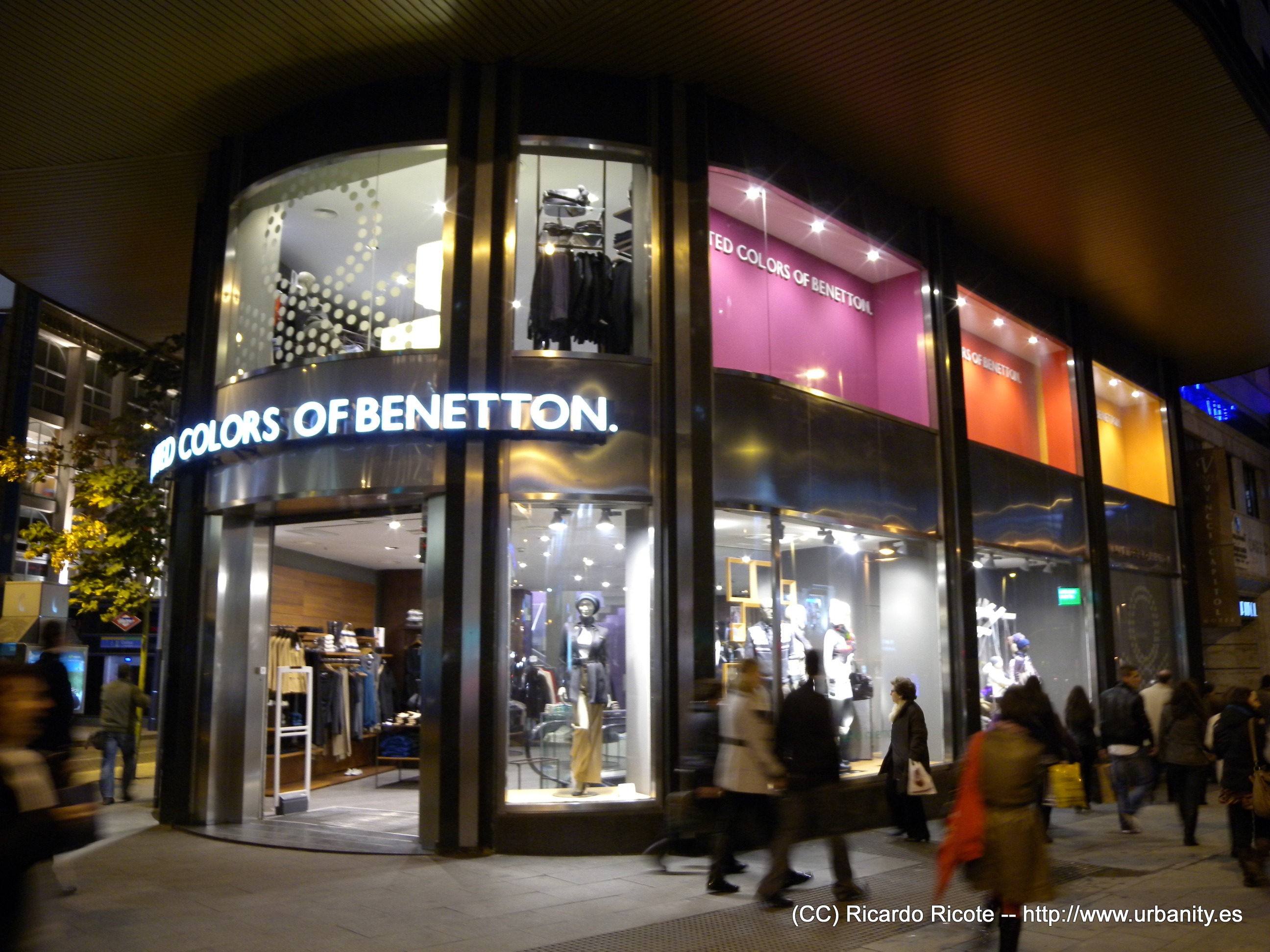 義大利服飾品牌「班尼頓」(Benetton)12日宣布，停止對緬甸成衣供應商下訂單。(wunderstock圖庫)