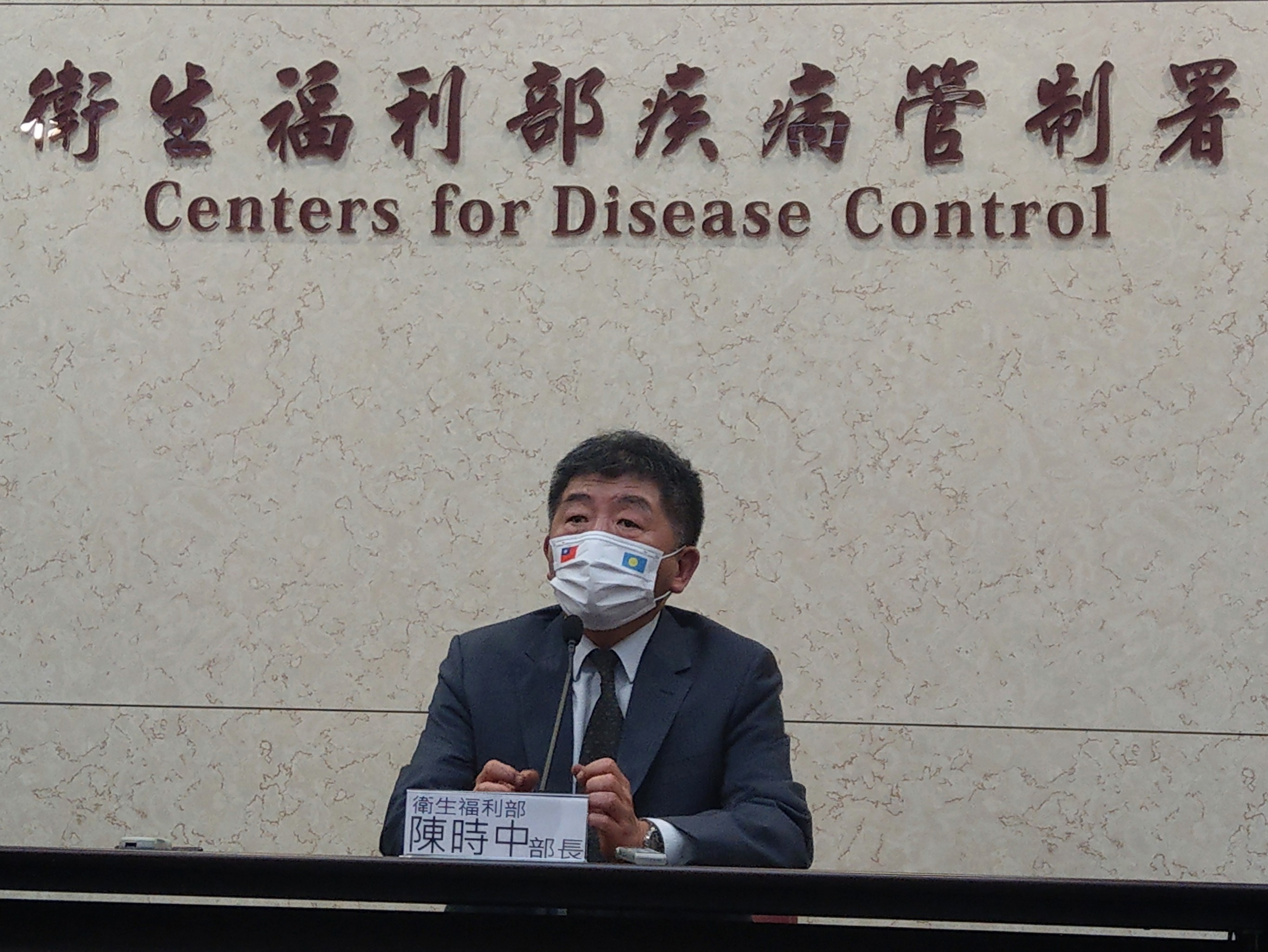 陳時中17日晚間表示，首批AZ疫苗完成檢驗，最快22日開打。(劉品希 攝)