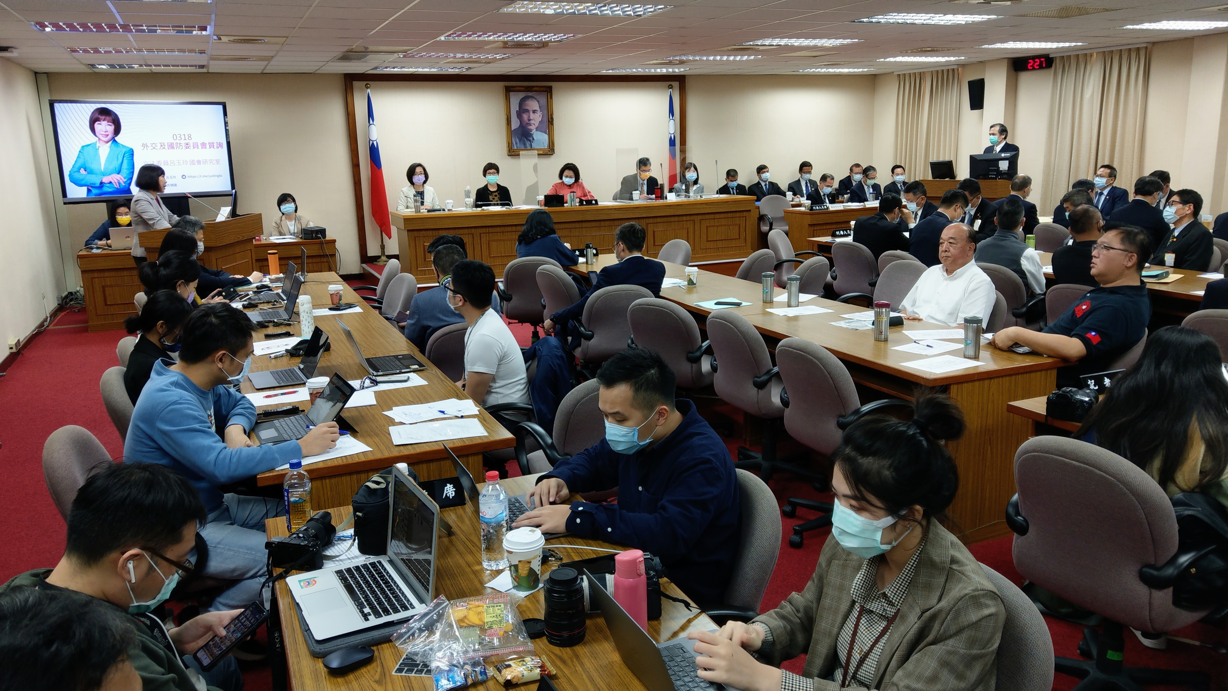 國安局長陳明通率相關情報機關首長到立法院外交及國防委員會進行「國家情報工作暨國家安全局業務報告」並備質詢。(歐陽夢萍 攝)