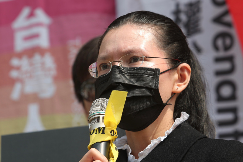 李明哲的妻子李凈瑜14日發出聲明表示，李明哲已經在回家的路上，但她所知並沒有更多。(圖：中央社)