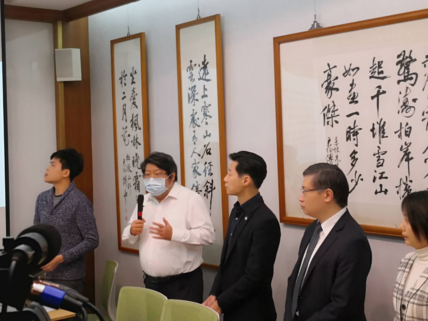 經民連等民間團體23日提出香港民主人權條款修法草案，要求政院定期提出香港情勢報告。(王韋婷攝)