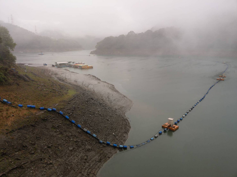 受強烈大陸冷氣團影響，桃園地區24日降雨明顯，也使石門水庫水位止跌回升。（北水局提供） (圖：中央社)