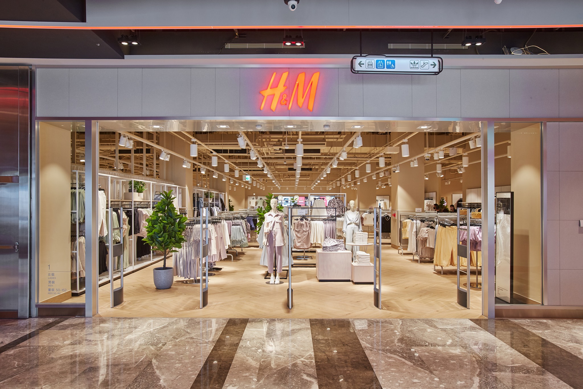 瑞典服裝品牌H&M宣布拒用新疆棉後，中國掀抵制朝。(圖：H&M臉書)