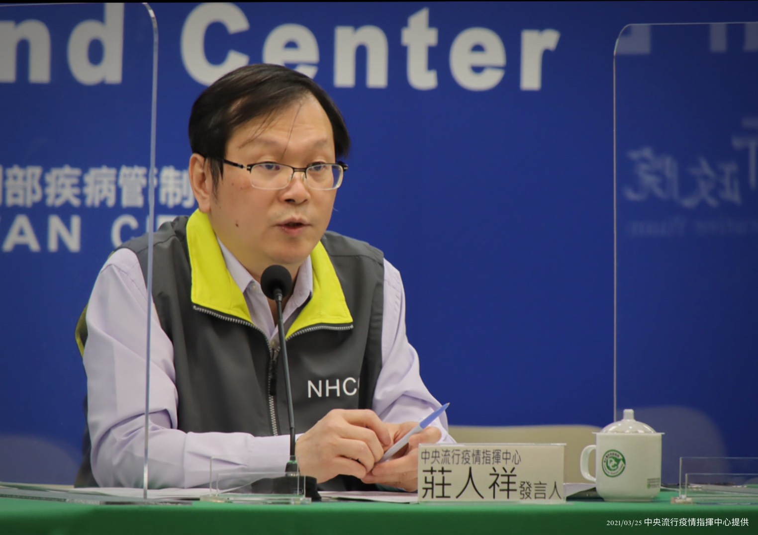 莊人祥25日公布一名我國籍男性補教老師入境台灣後122天後才確診。(指揮中心提供)