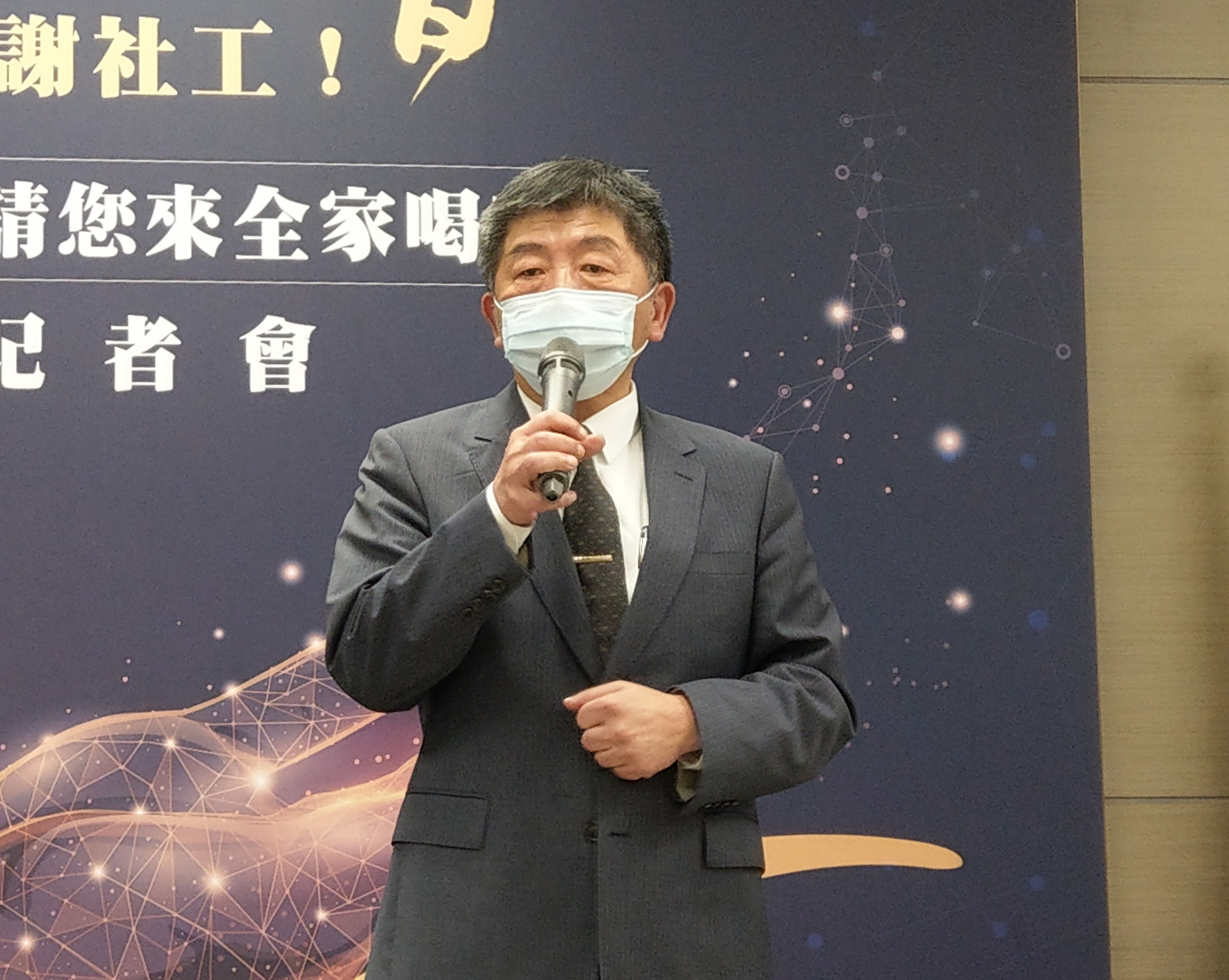 針對女護理師打疫苗後的不良反應，陳時中26日表示，那只是急性過敏反應，而非嚴重不良反應。(劉品希 攝)