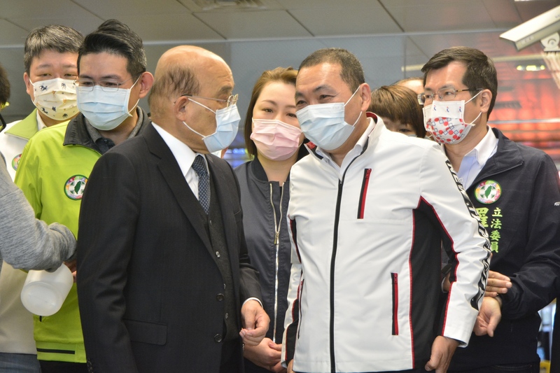 行政院長蘇貞昌27日視察市價達新台幣300億元的新板特定區文化用地，同意規劃為「國家兒童未來館」，將耗資近新台幣128億元，打造孩子創意發想快樂天堂，作為兒童節大禮物。 (圖：中央社)