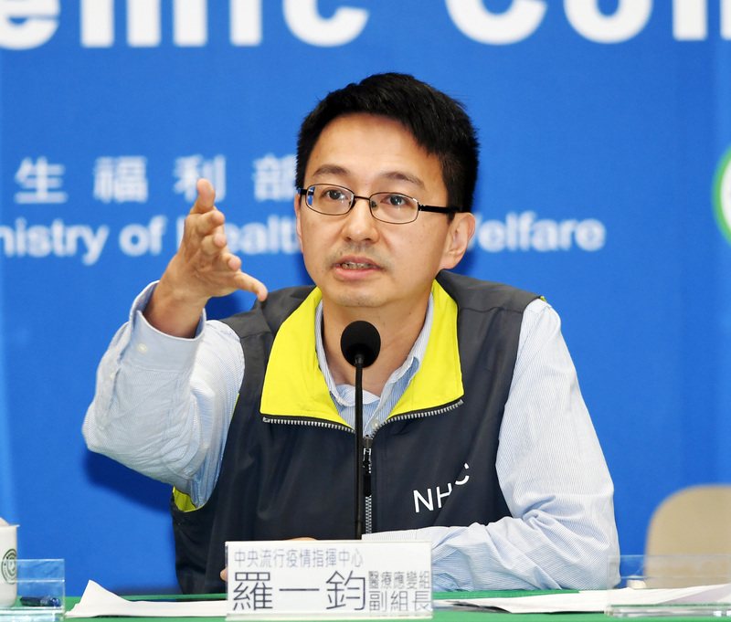 疫情指揮中心醫療應變組副組長羅一鈞指出，昨天新增的4例嚴重不良個案，有3例比較像是過敏或類過敏反應。 (圖：中央社)