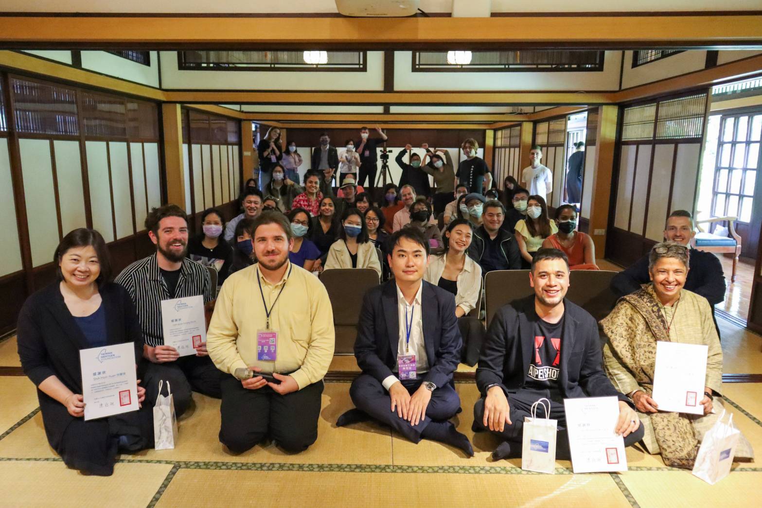 第八屆《全球臺北論壇》討論表演藝術與雙語教育推動，吸引許多國外聽眾與會，圖前中圍執行長陳冠廷，左一為兩廳院副總監施馨媛。圖：台灣世代基金會提供