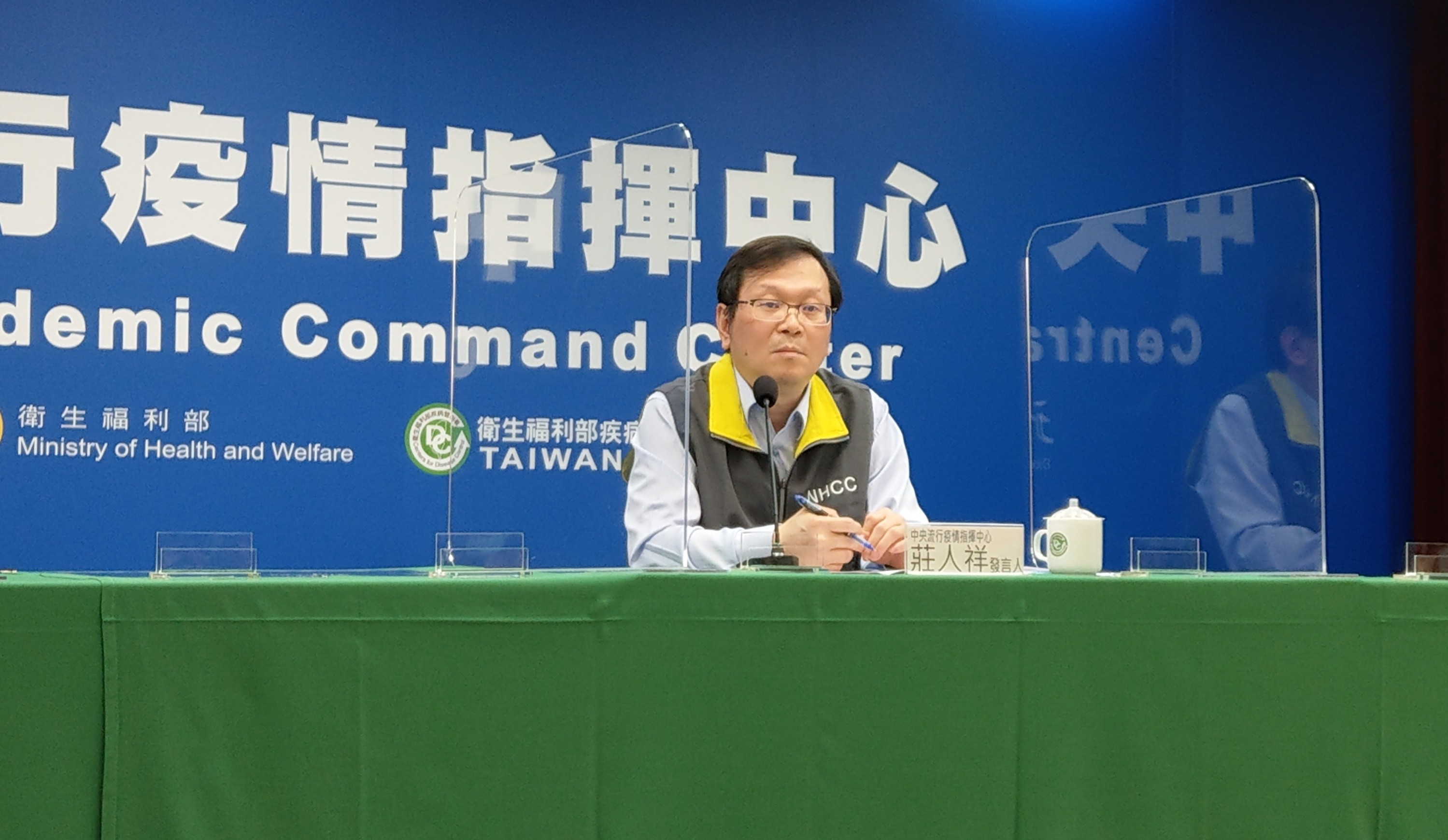 一名台商在泰國確診俗稱武漢肺炎的COVID-19，隔天立即搭乘長榮航空班機返台，莊人祥表示，預計明天記者會公布台商的武漢肺炎病毒採檢結果。(資料照/劉品希 攝)