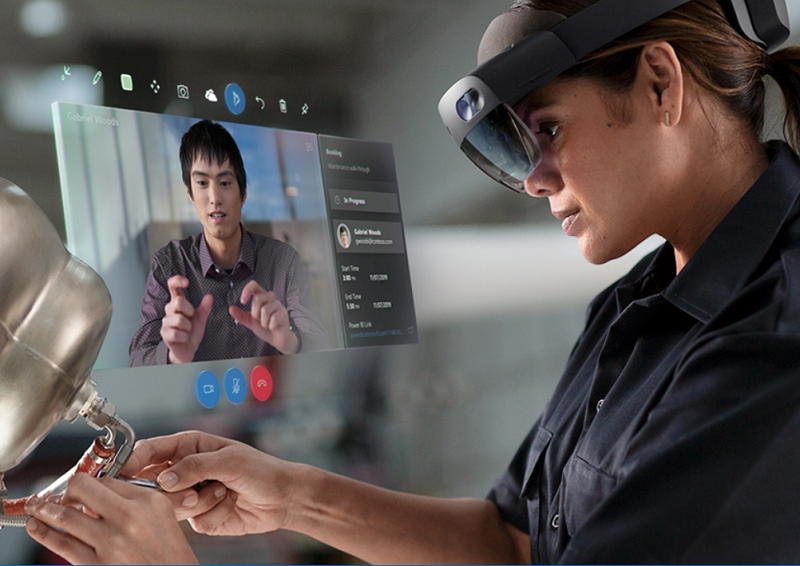 科技巨擘微軟拿下五角大廈合約，將提供以HoloLens頭戴裝置為基礎的擴增實境(AR)頭盔，讓軍人更安全、戰鬥力更強。(圖擷自微軟官網)