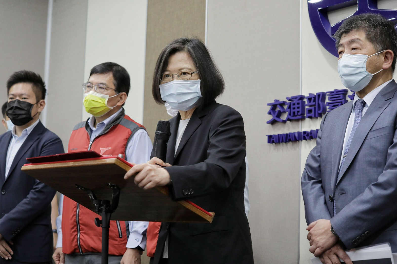 蔡英文總統明日將新增行程，將前往花蓮探視事故傷患。(圖：蔡英文總統臉書)