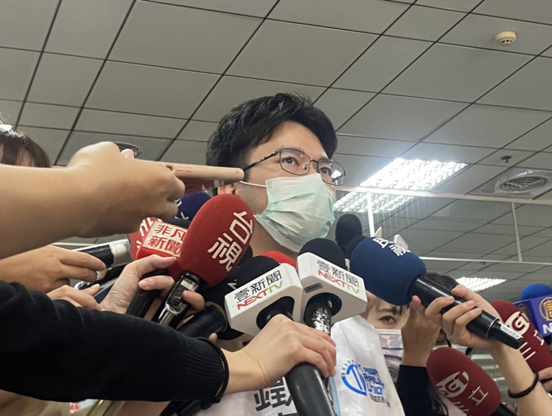 台鐵太魯閣號2日發生出軌意外釀嚴重死傷，外界提出台鐵公司化建議，台灣鐵路產業工會理事長王傑3日表示，台鐵現在待遇很糟，公司化不能解決問題，面對人才流失問題才是解方。 (圖：中央社)
