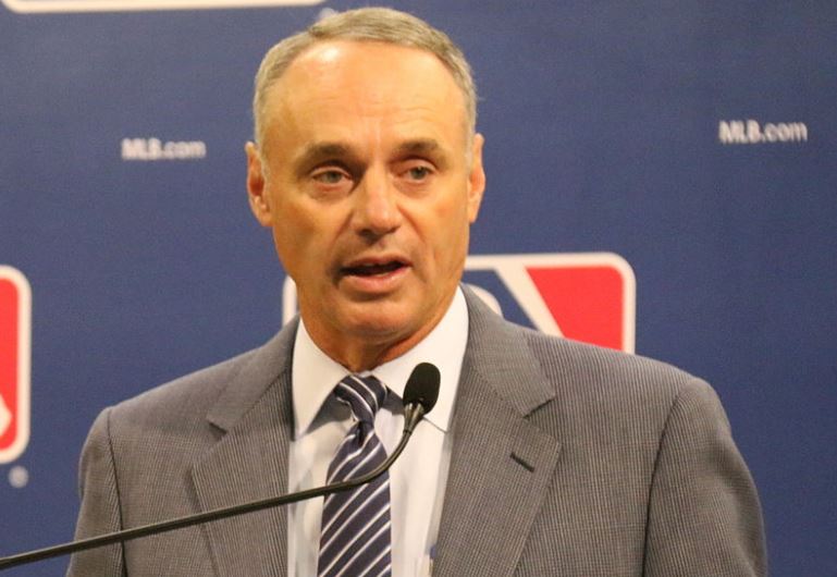 大聯盟主席曼佛瑞德(Rob Manfred)發表聲明指出：「展現我們體育價值的最好方式是，今年的全明星賽和選秀活動，改變地點舉行。」(圖取自維基)