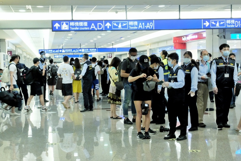 桃園機場6月15日起恢復旅客轉機。 (資料照片／中央社)