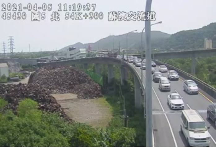 清明連假最後一天，國5北上蘇澳路段已經出現車潮。(高公局路況即時影像)