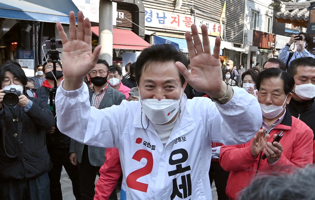 南韓在野的國民力量黨候選人吳世勳以57.5%的得票率贏得首爾的市長補選。(AFP)