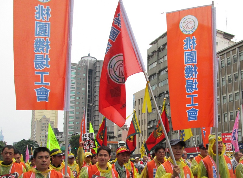 桃園機場企業工會10日發出公開信，肯定交通部長林佳龍負起0402台鐵太魯閣事故政治責任的積極任事風骨。(圖擷自桃機工會臉書社團)