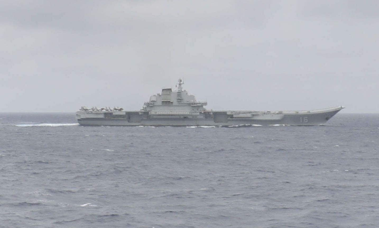 不具名美軍官員指出，中國在東海和南海的海軍部署升級，但規模與過去的大規模演習一致。圖為中共遼寧號(CV-16)航空母艦。(圖：取自美國海軍官網)
