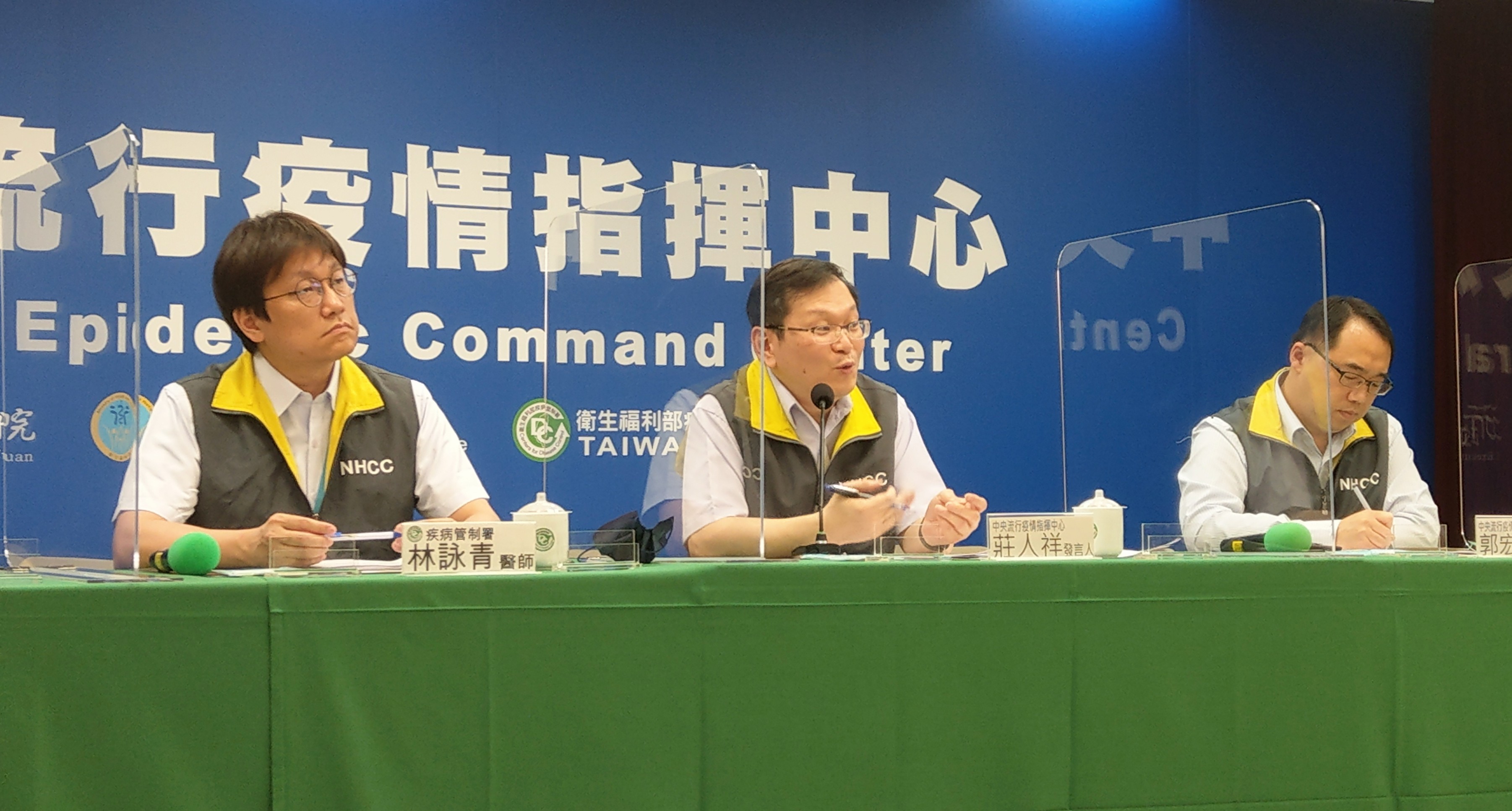 莊人祥13日表示，若到5月底疫苗仍打不完，也只能報廢。(劉品希 攝)