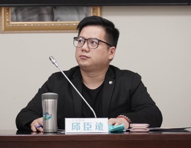 民眾黨立委邱臣遠指出，這次修法是為了改善城中城大火案引發的公安問題，樂見行政院在事發5個月內就提出修正案、立院2個月內三讀通過。(資料照／邱臣遠臉書)