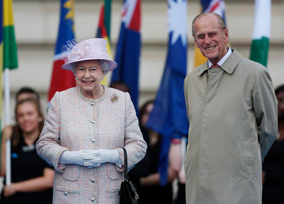 英國女王伊莉莎白二世(Queen Elizabeth)與菲立普親王(Prince Philip)。(圖：英國王室臉書)