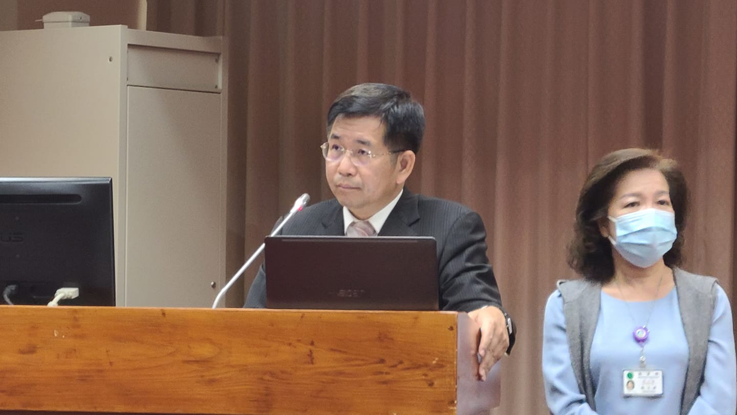 立法院教育委員會今天(19日)審議「私立高級中學等以上學校退場條例草案」，教育部長潘文忠備詢。(江昭倫攝)