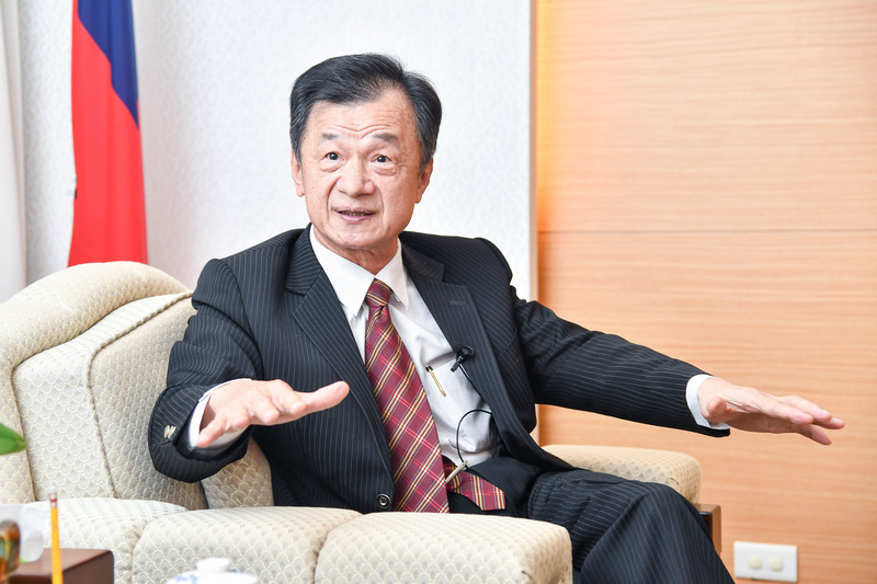 大陸委員會主委邱太三14日表示，中國軍機於10月1日至4日密集飛抵台灣防空識別區，推論應是針對美、英等6國聯合軍演的對應措施，並非針對台灣。 (圖：中央社)