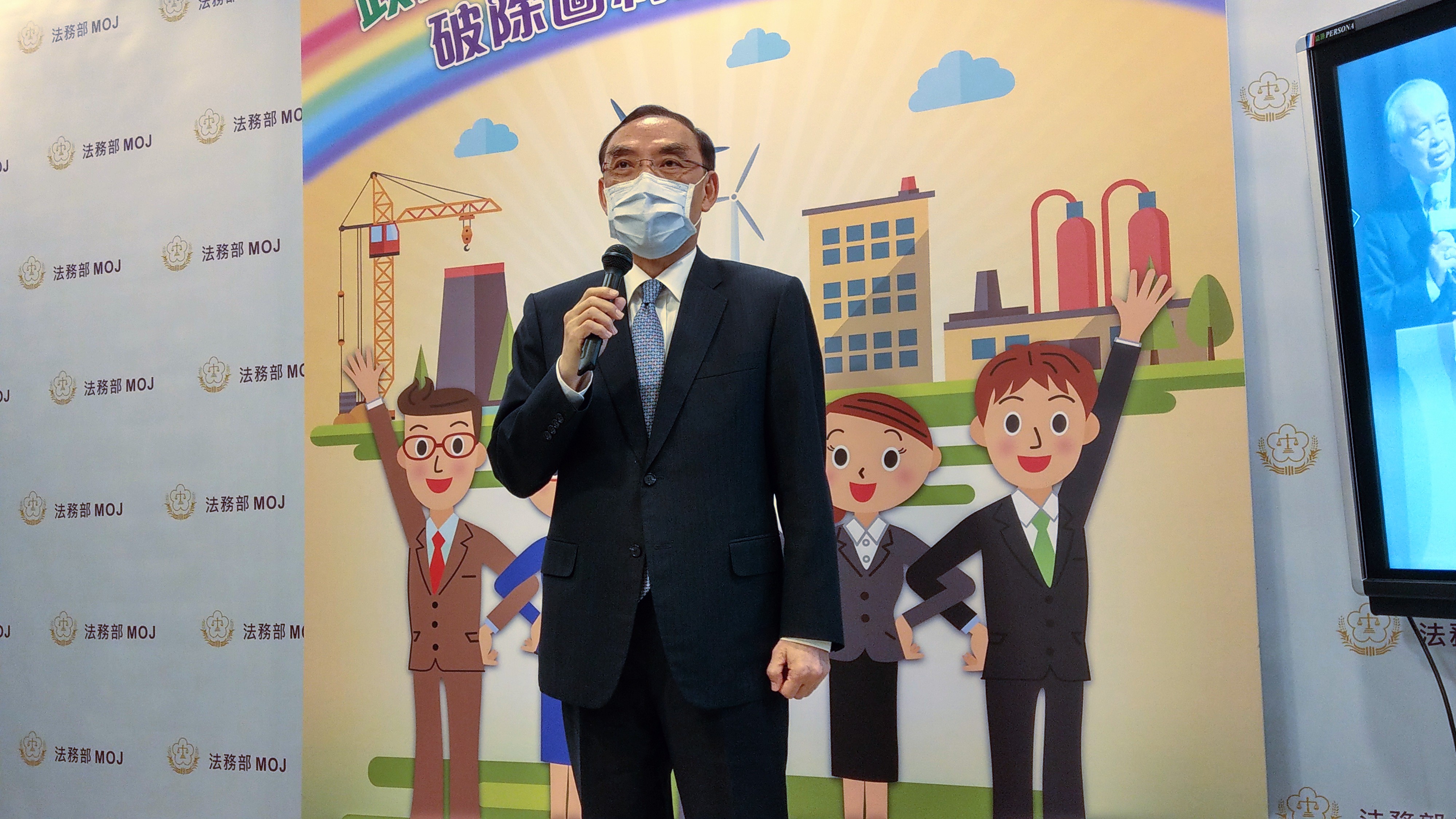 法務部長蔡清祥21日出席廉政署媒體茶敘後受訪表示，法務部提出刑法修正，過失致死將依損害程度做不同處罰。(歐陽夢萍 攝)