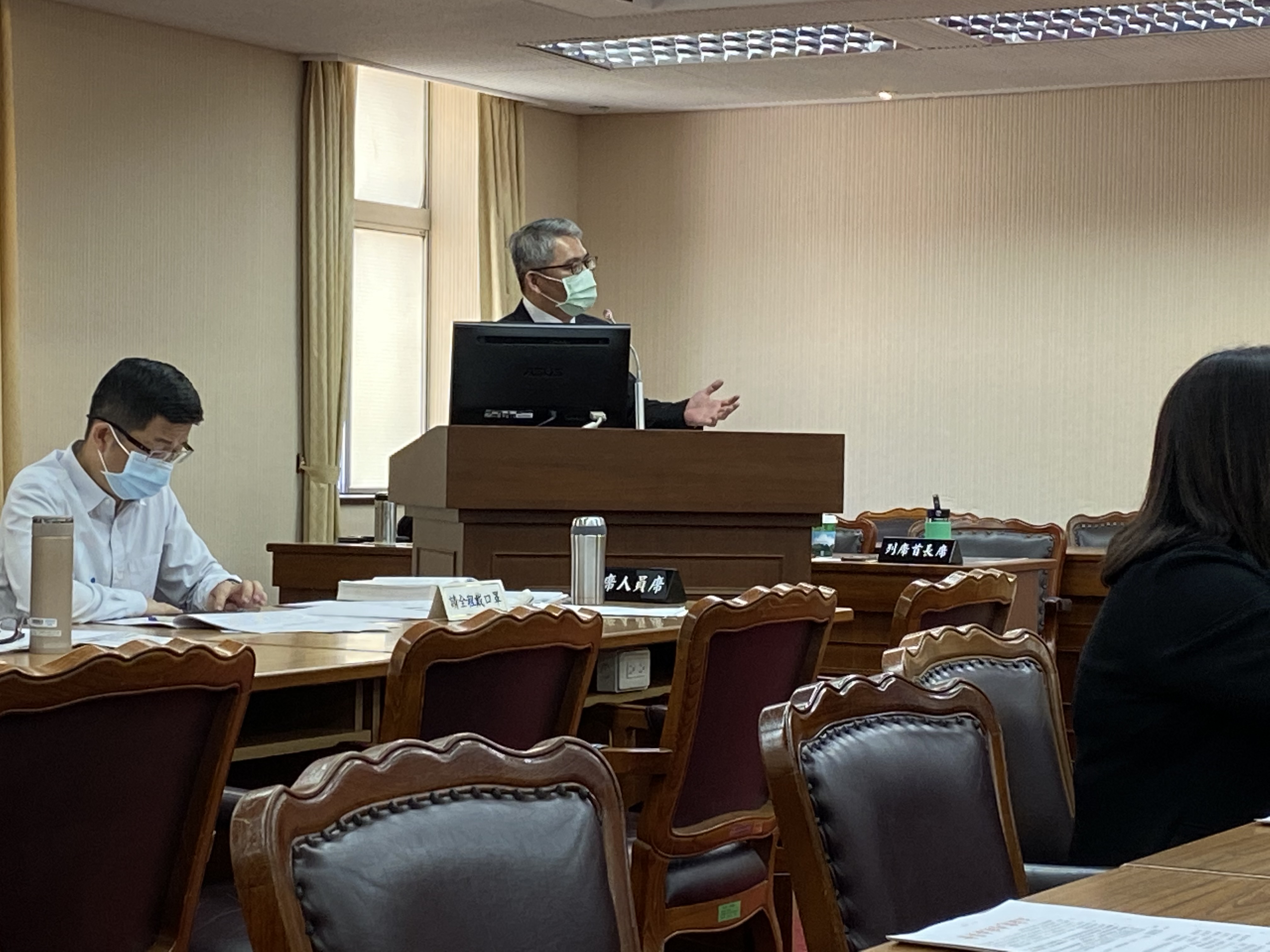 內政部次長花敬群21日在立法院內政委員會備詢。(林詠青 攝)