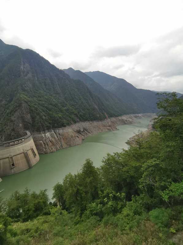 乾旱持續，水情嚴峻；台中梨山地區22日接近中午時分，終於下起毛毛細雨。（林閔政提供） (圖：中央社)