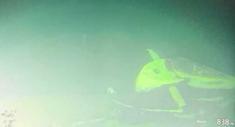 印尼國軍25日指出，新加坡救援船的遙控潛水器在海底拍攝到失聯潛艦KRI Nanggala-402殘骸，圖為潛艦的後垂直操縱桿。（印尼國軍提供） (圖：中央社)