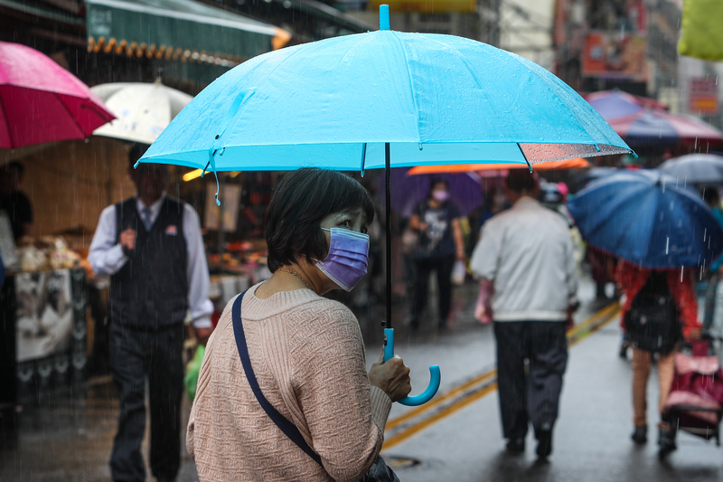 7縣市大雨特報，鄭明典：顯著春雨，未達解旱程度。 (圖：中央社)