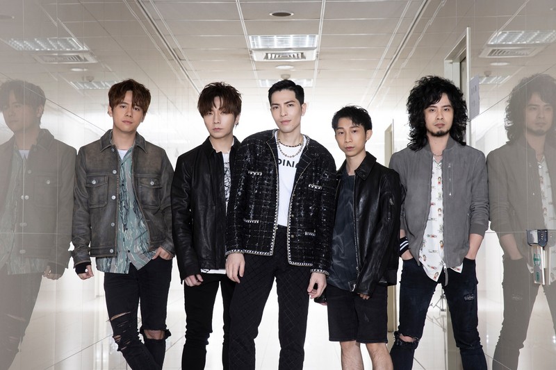 歌手蕭敬騰（中）領軍樂團獅子LION演唱公視首部4K動畫影集「勇者動畫系列」主題曲「魔王與勇者」，詞曲創作只花3天。（公視提供） (圖：中央社)