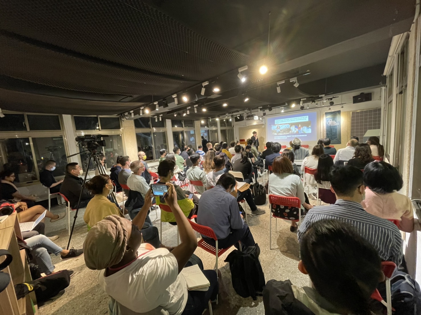 台灣世代教育基金會舉辦《全球臺北論壇》，探討「環境治理與軟實力」，並邀請國立臺灣師範大學地理學系主任林宗儀博士、政大創新學院訪問學人、環境教育家Mr. Tim Schutz及Ghost Island Media的主持人Nate Maynard進行專題演講與討論，吸引許多民眾與會。圖:台灣世代智庫提供