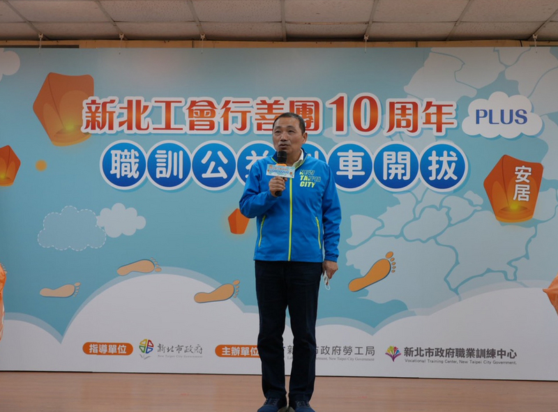 媒體報導，新北市黃姓員警日前到高雄酒店消費起衝突，看到警方竟嗆「我是三重分局警備隊」。警界出身的新北市長侯友宜（圖）30日到新莊區出席活動後表示，「非常不應該」，該怎麼辦、就嚴格辦理。 (圖：中央社)