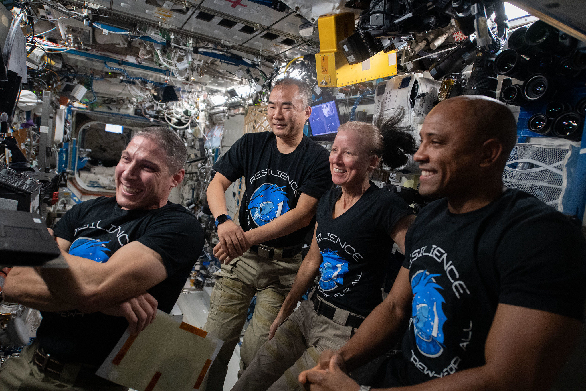 ISS任務近半年，4名太空人搭SpaceX返回地球。 (圖:NASA)