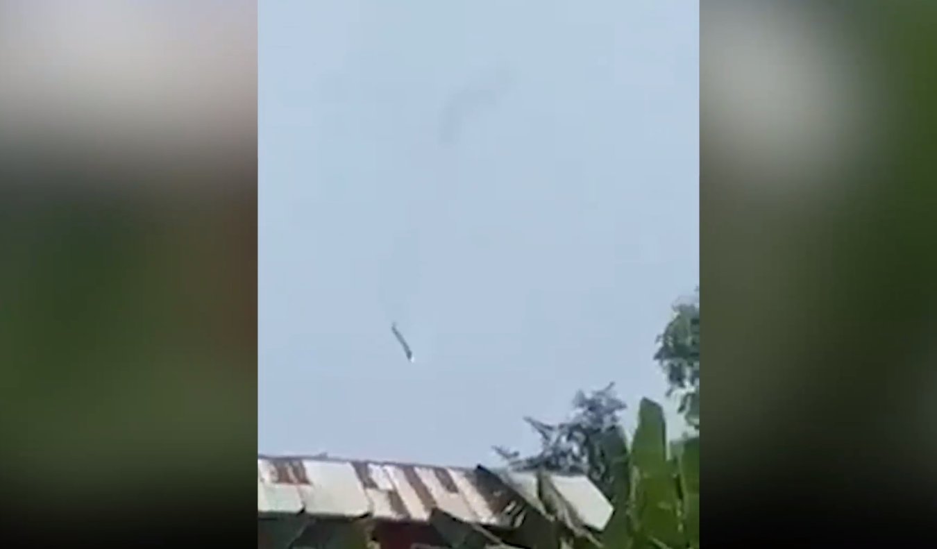 緬甸北部叛軍組織克欽獨立軍(KIA)宣稱，射下緬甸軍方一架直升機。(臉書)