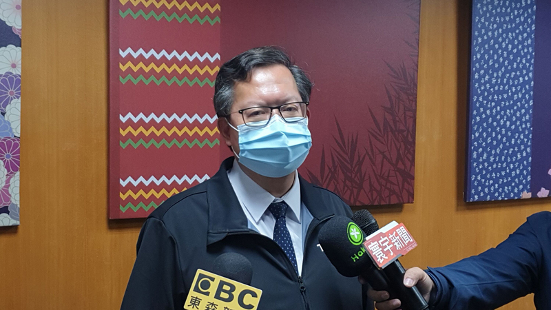 桃園市長鄭文燦3日召開防疫會議後接受媒體採訪時表示，提高社區防疫等級，5月16日前暫停開放市民活動中心、社區關懷據點租借及活動。（桃園市政府新聞處提供） (圖：中央社)
