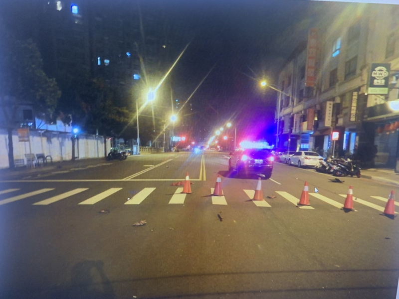 中市方姓男子5日凌晨酒後開車，行經南區一處路口，撞上過馬路70歲陳姓婦人，陳女送醫急救後仍傷重不治。（民眾提供） (圖：中央社)