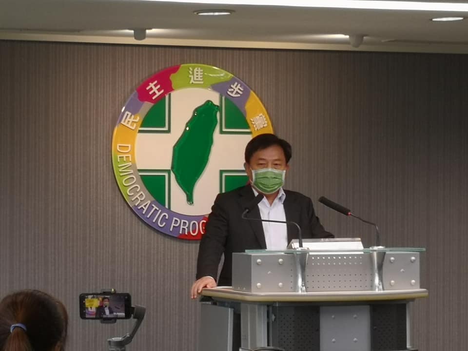 民進黨秘書長林錫耀4日在民進黨中常會上宣布，由蘇孔志接任政策會首席副執行長，而媒體創意中心主任則由翁世豪接任。（資料照/劉玉秋攝）