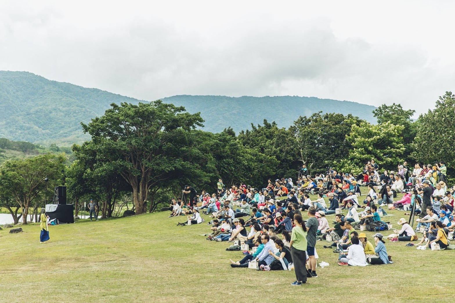 池上春耕野餐節每年都吸引不少民眾前往大坡池感受藝術盛宴。(池上鄉文化藝術協會提供)