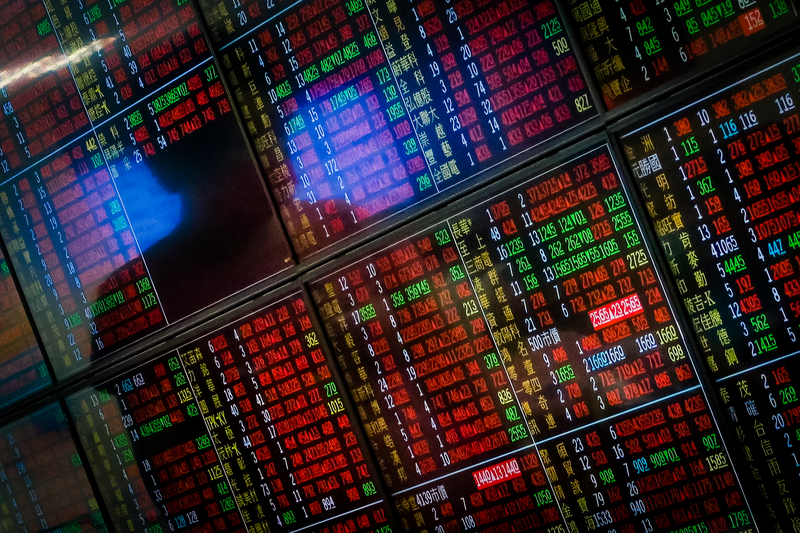 台股18日終場上漲792點，創下台股單日最大漲點，收16145點，一舉收復16000點關卡。 (圖：中央社)