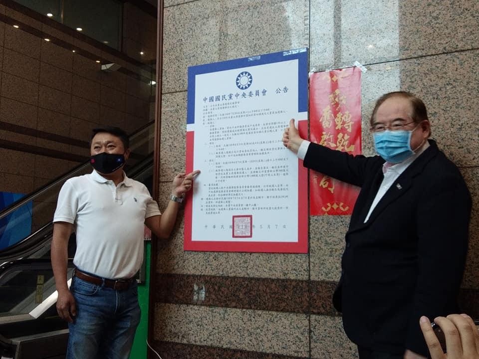 國民黨秘書長李乾龍(右)、組發會主委李哲華(左)7日公告國民黨主席選舉事項，國民黨主席選舉正式起跑。（王韋婷攝）