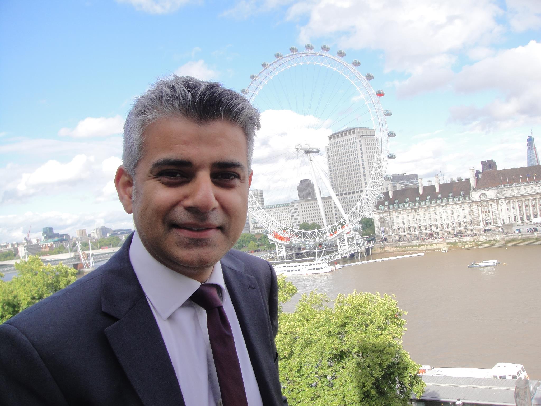 英國地方選舉結果陸續出爐，工黨籍的現任倫敦市長沙迪克汗(Sadiq Khan)成功連任。(Sadiq Khan FB)