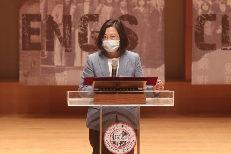總統蔡英文（圖）10日上午在東吳大學出席「傅正逝世30週年新書發表會暨頒獎典禮」，在致詞時緬懷民進黨創黨元老傅正。 (圖：中央社)